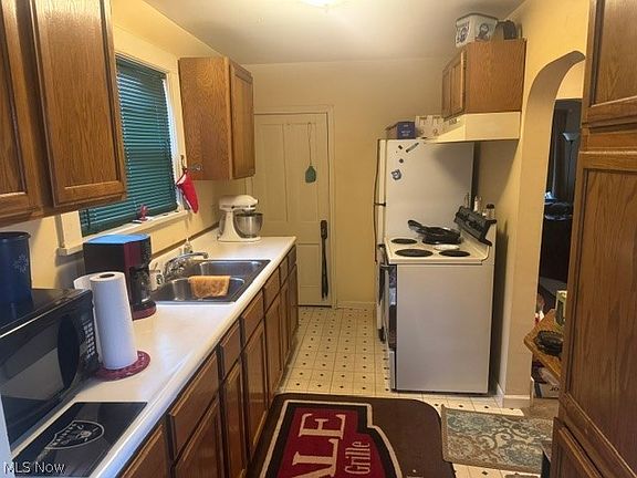 5th image of 755 Prospect St