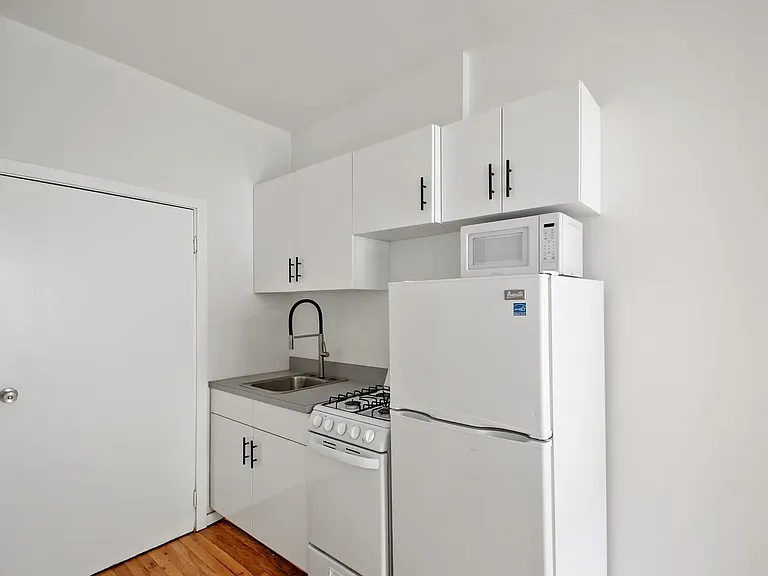 235 W 63rd St #1 — Photo 4