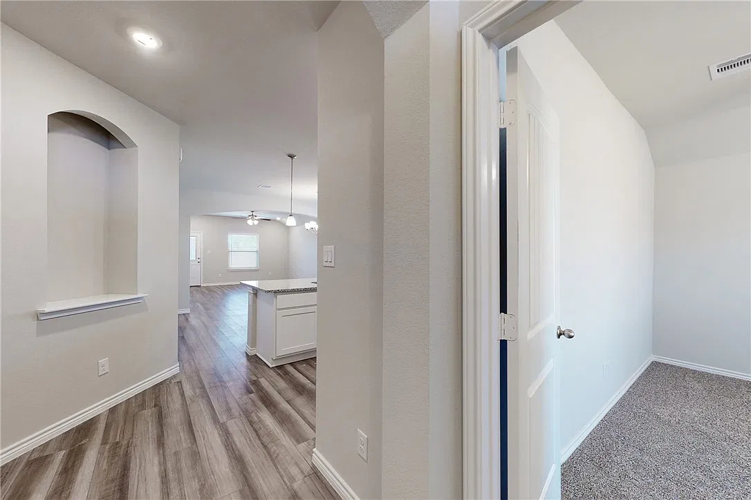 4 bed, 1725 sqft, $2,300 — Photo 3