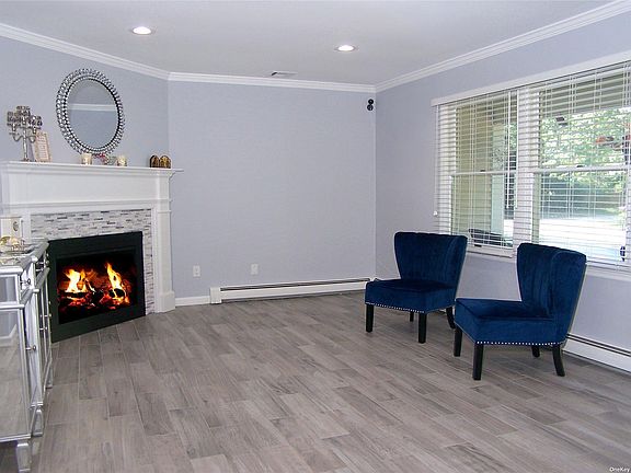 4th image of 35 Chelsea Dr