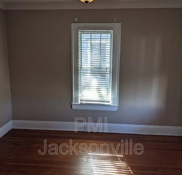 1211 Hollywood Ave — Photo 17