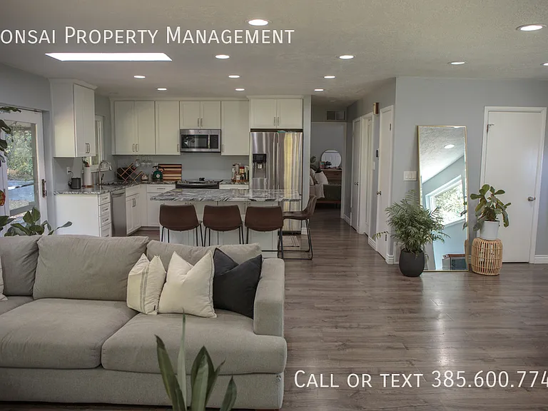 3281 E Fortuna Dr — Photo 7