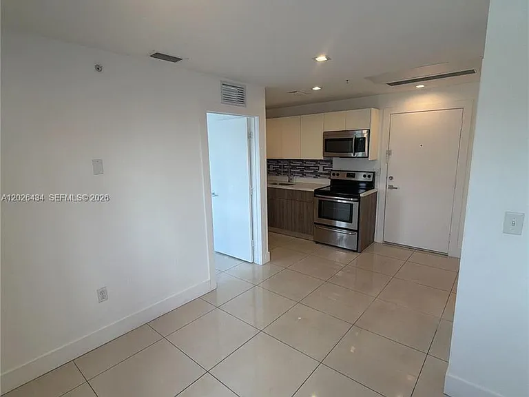 821 SW 18th Ave #304 — Photo 3