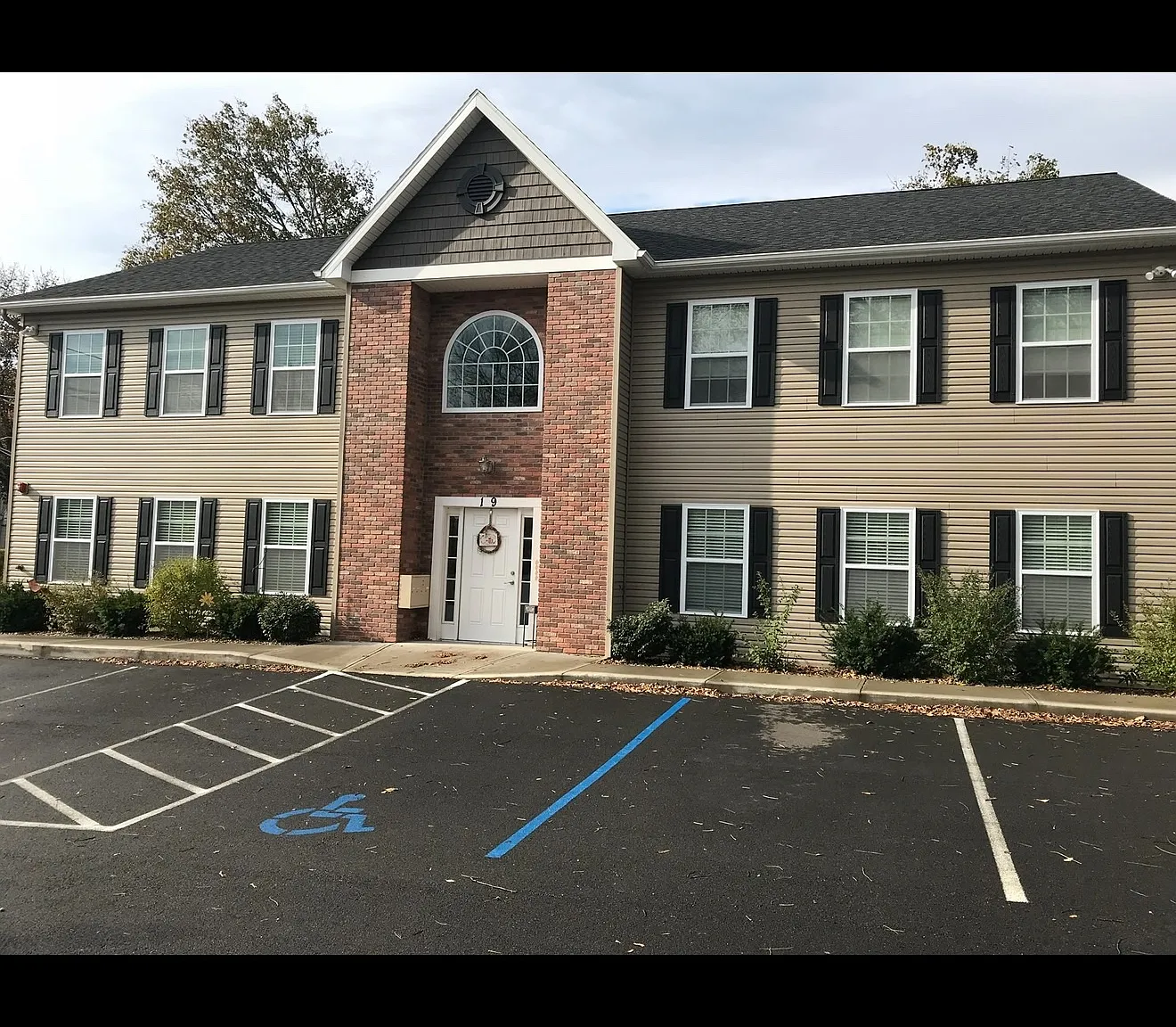 2 bed, 1000 sqft, $1,600 — Photo 1