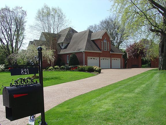 Exterior 3-Car Garage