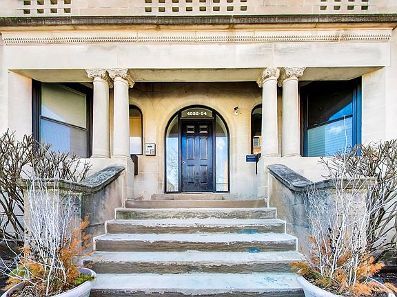 2nd image of 4552 S Oakenwald Ave #3N