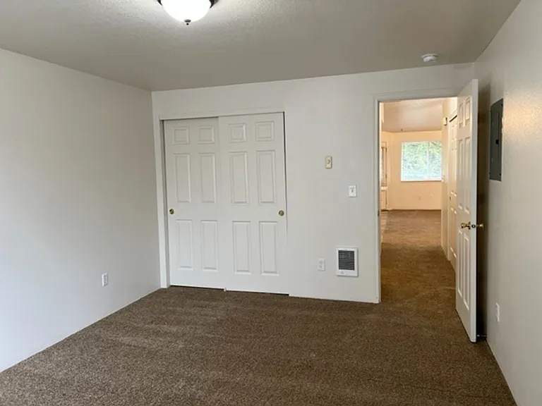 1301 SE Ellsworth Rd — Photo 14