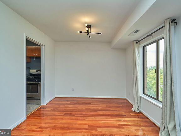 5th image of 6001 Arlington Blvd APT 804