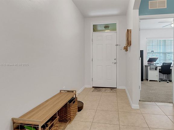 4th image of 510 SE 23rd Ter