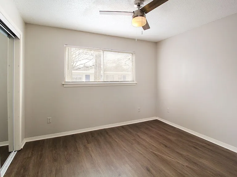 U of M Area - Southernwood Apartments — Photo 24