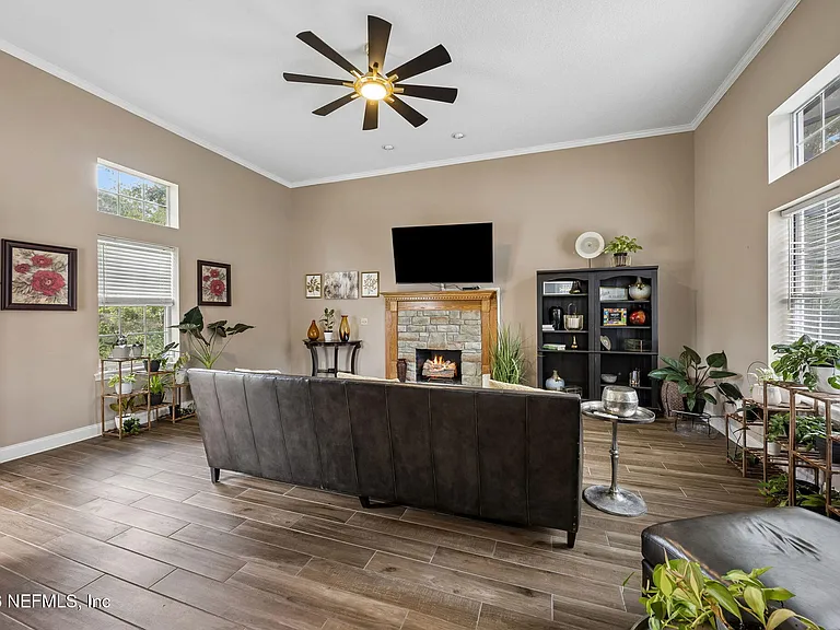8342 Amherst Hills Ln — Photo 10