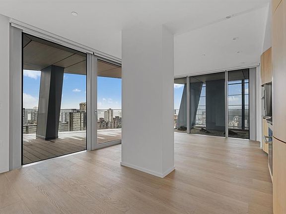 5th image of 1568 Alberni St #220X