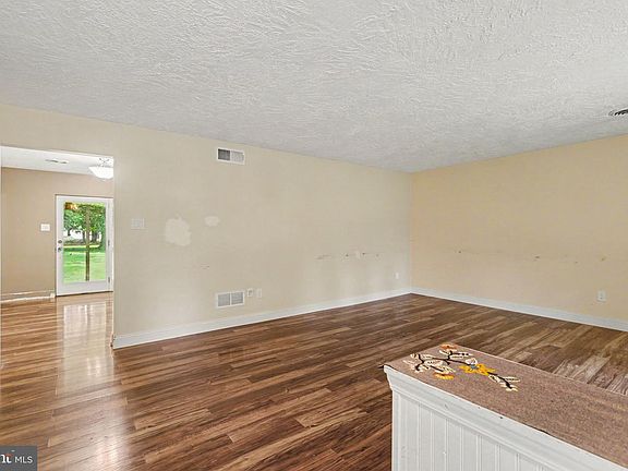 4th image of 140 Codorus Furnace Rd