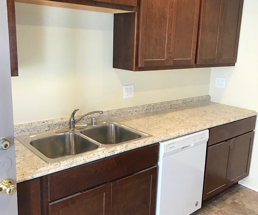 2nd image of 2906 Peppertree Ln