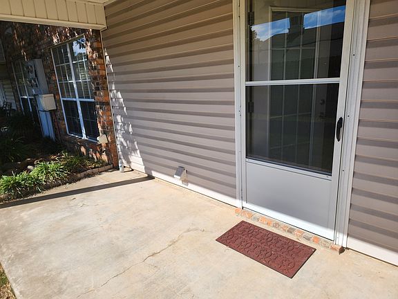 2nd image of 553 Versailles Blvd APT C