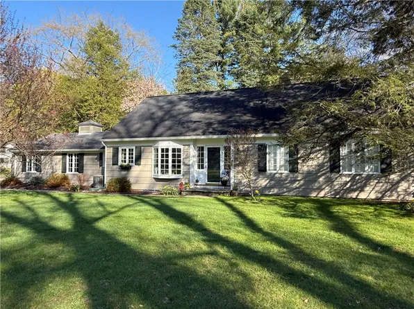 1 Creekside Rd, Fairport, NY 14450