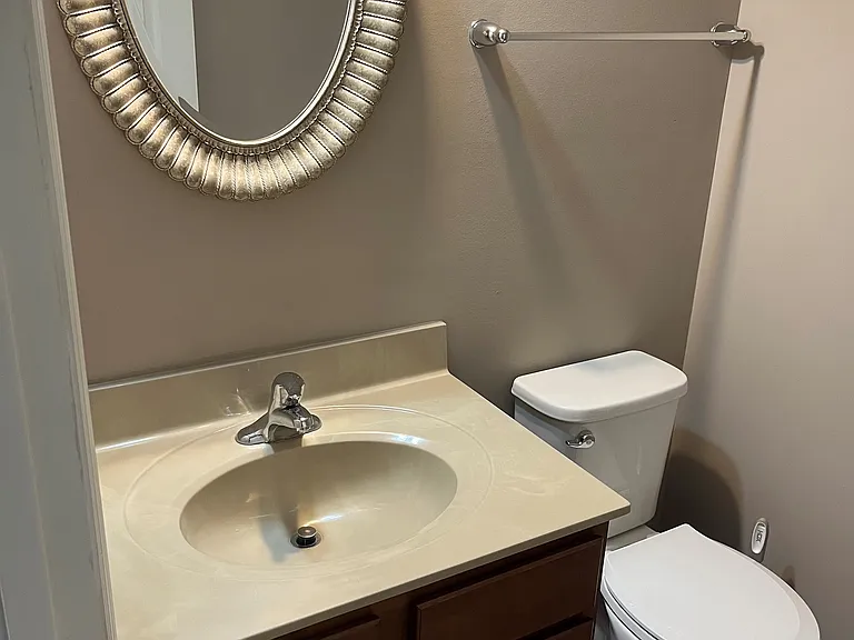 1027 Chesterfield Dr — Photo 8
