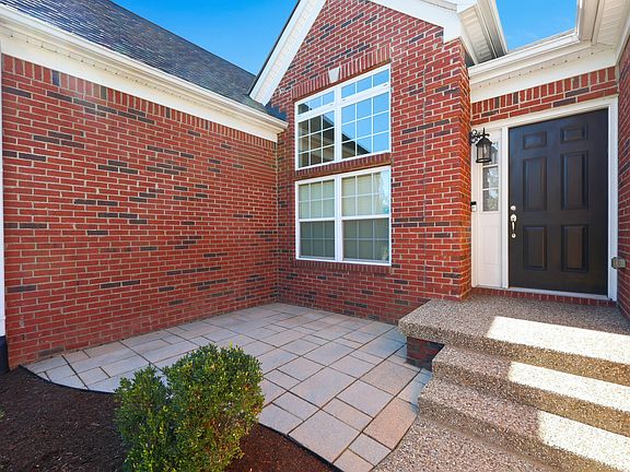 5th image of 292 Somersly Pl