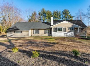 6 Lyric Pl, Dix Hills, NY 11746