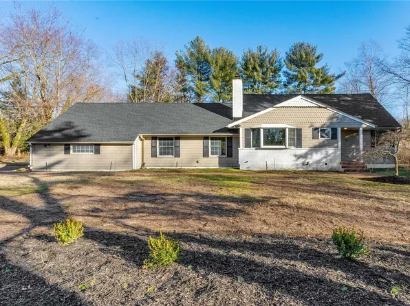 6 Lyric Place, Dix Hills, NY 11746