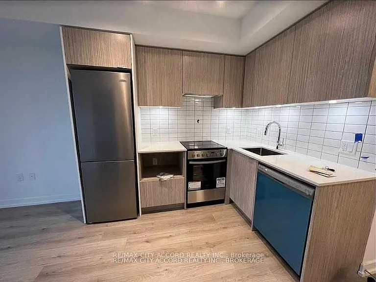 395 Bloor St E #2310 — Photo 2