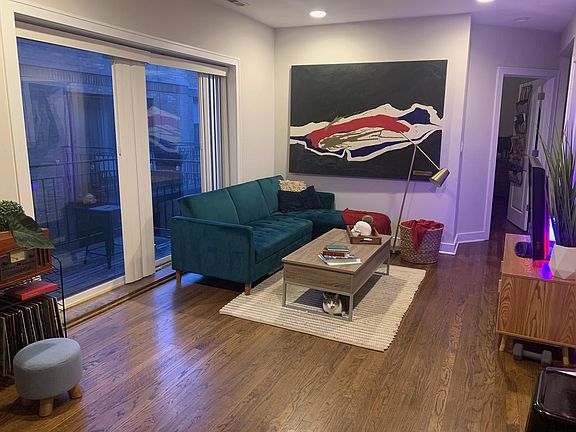 4th image of 4226-30 N Whipple St #2B-1Ba-810Sqft