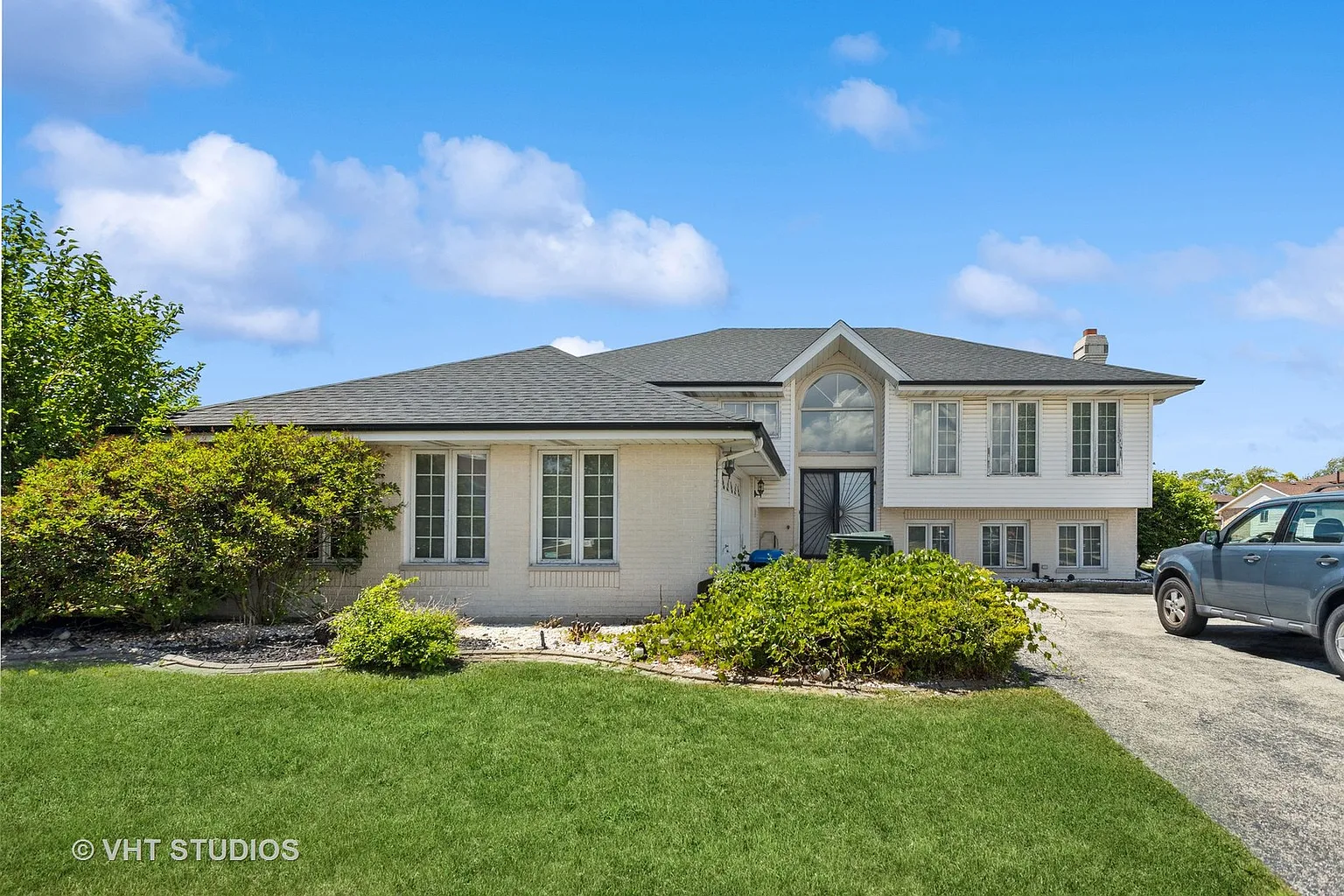 19520 Sequoia Ave photo 1