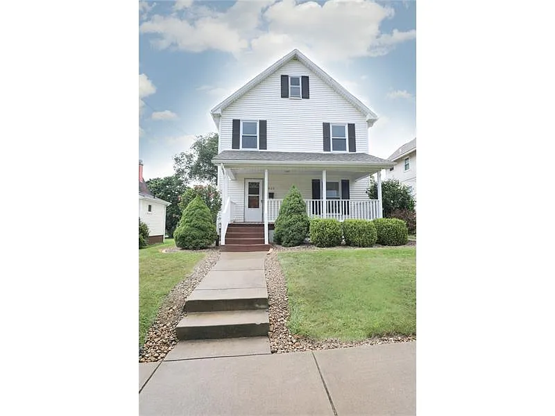 809 Stewart Ave photo 1