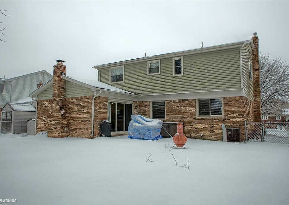 2nd image of 47423 Meadowbrook Dr