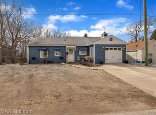 1612 S Hughes Rd, Brighton, MI 48114