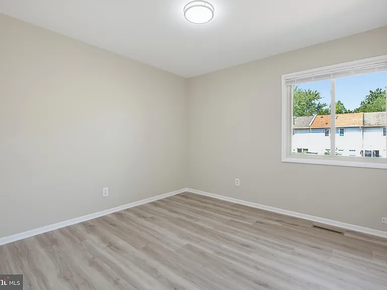 744 Cordell Way — Photo 33