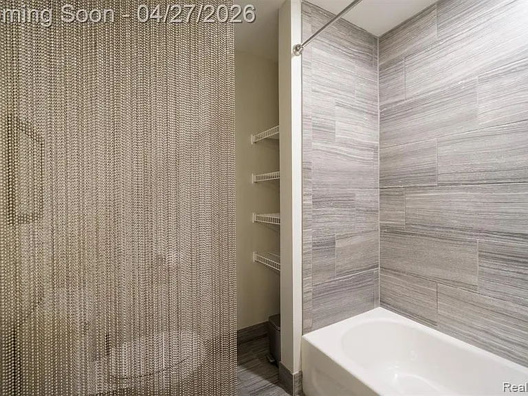 1230 Diamond Ct #E — Photo 24