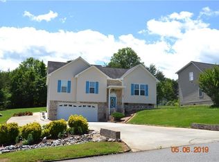 305 Pine Meadows Cir, Hickory, NC 28601