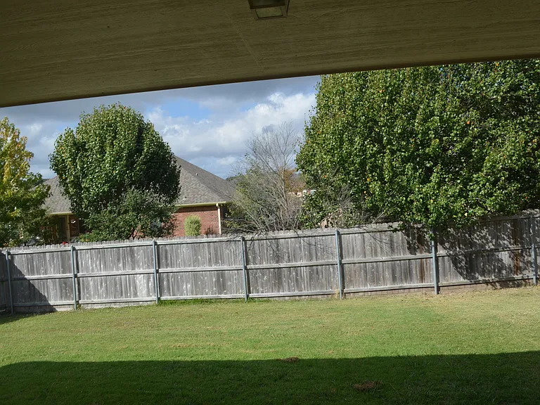 2208 Wildewood Dr — Photo 12