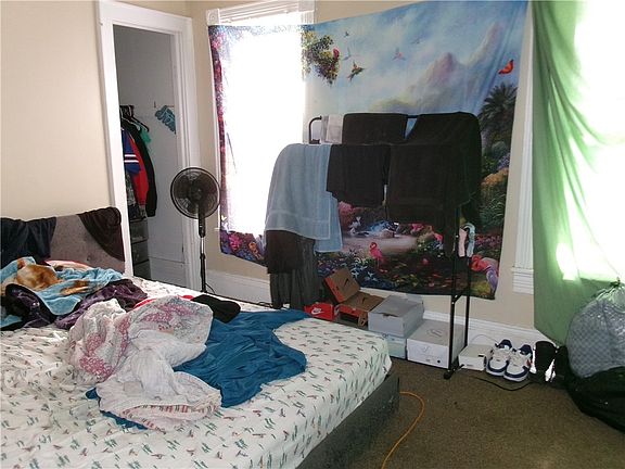5th image of 712 Smith St