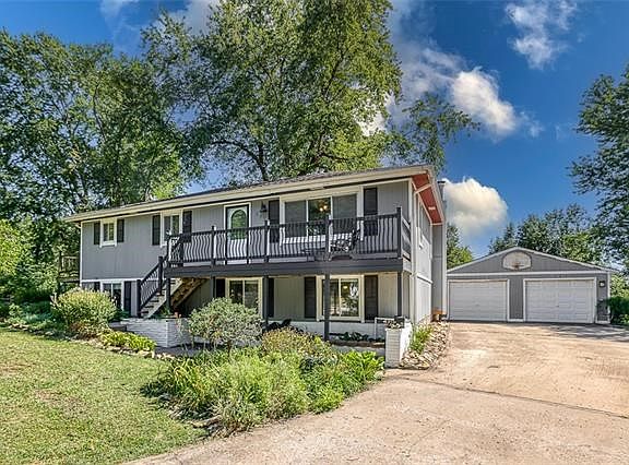 2nd image of 845 S Sheridan Cir
