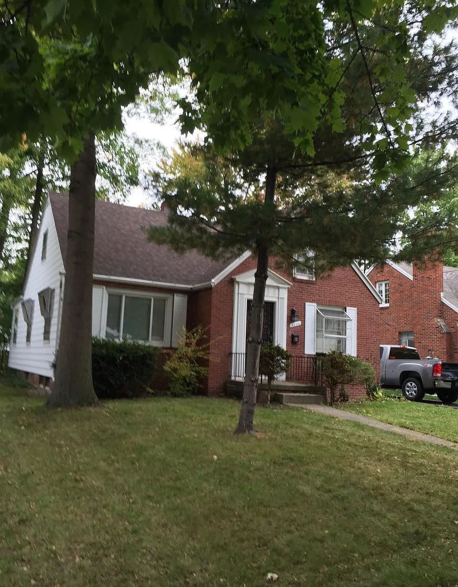 3 bed, 1400 sqft, $1,800 — Photo 1