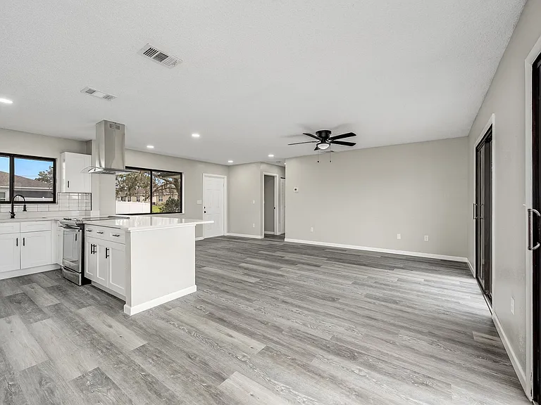 1430 Valerius St SE — Photo 5