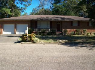 906 Camellia Ct, Columbia, MS 39429