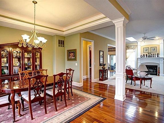 2nd image of 2349 Cheviot Hills Ln