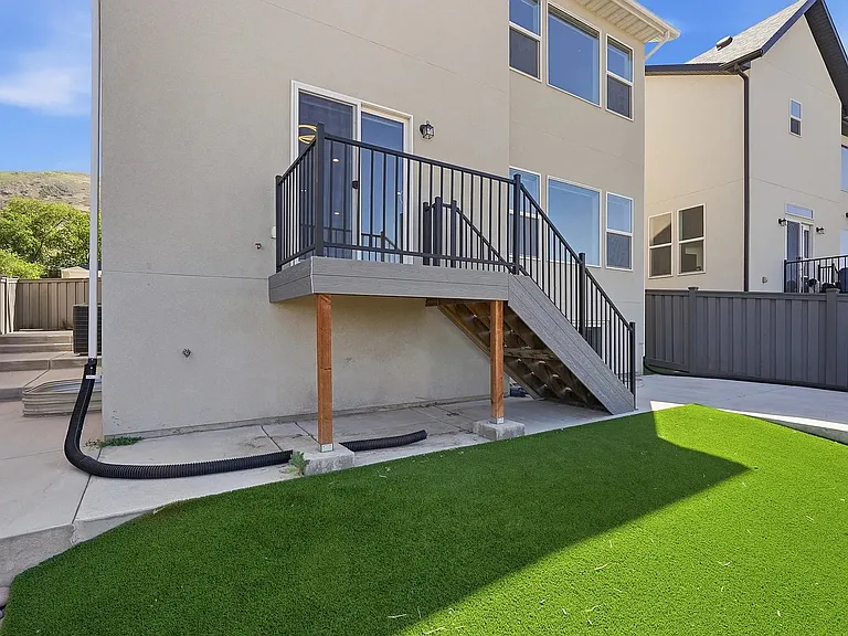 915 N Evelyn St — Photo 14