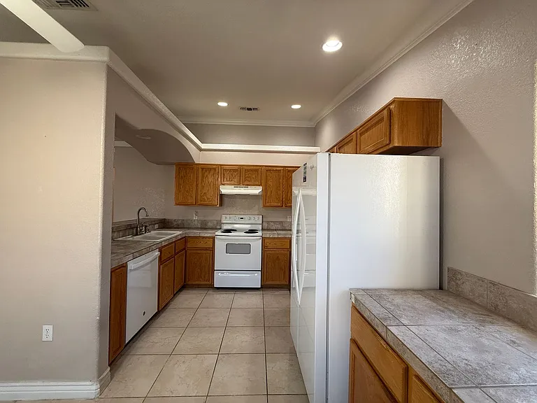 980 Joshua Tree Dr — Photo 7