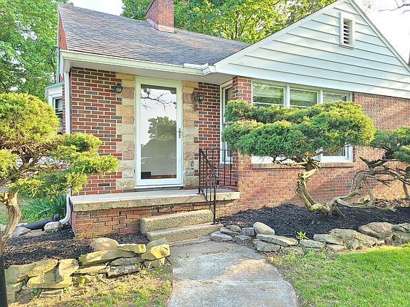 3rd image of 165 Westgate Dr