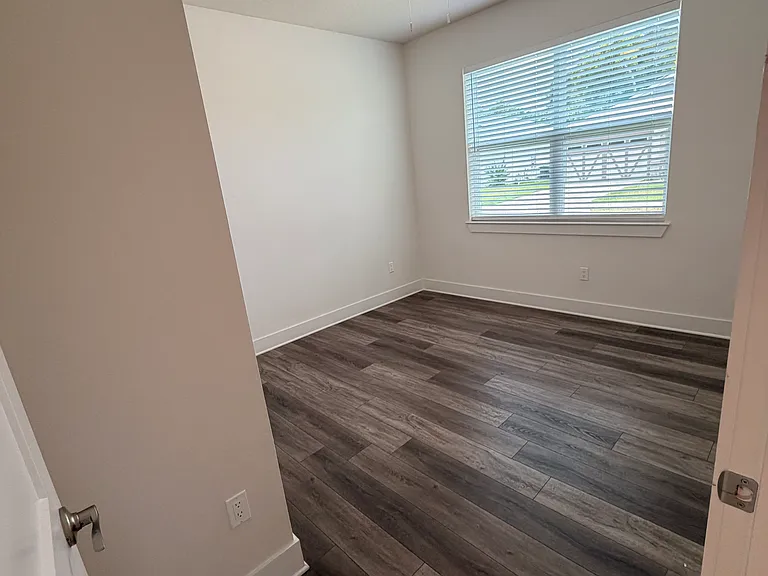 2065 Paragon Cir W — Photo 10