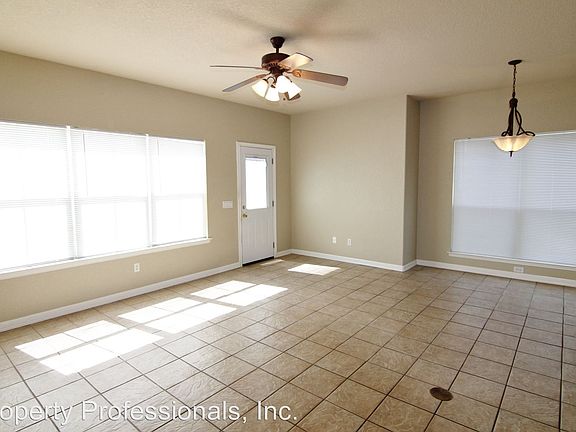 3rd image of 3031 Green Mountain Dr
