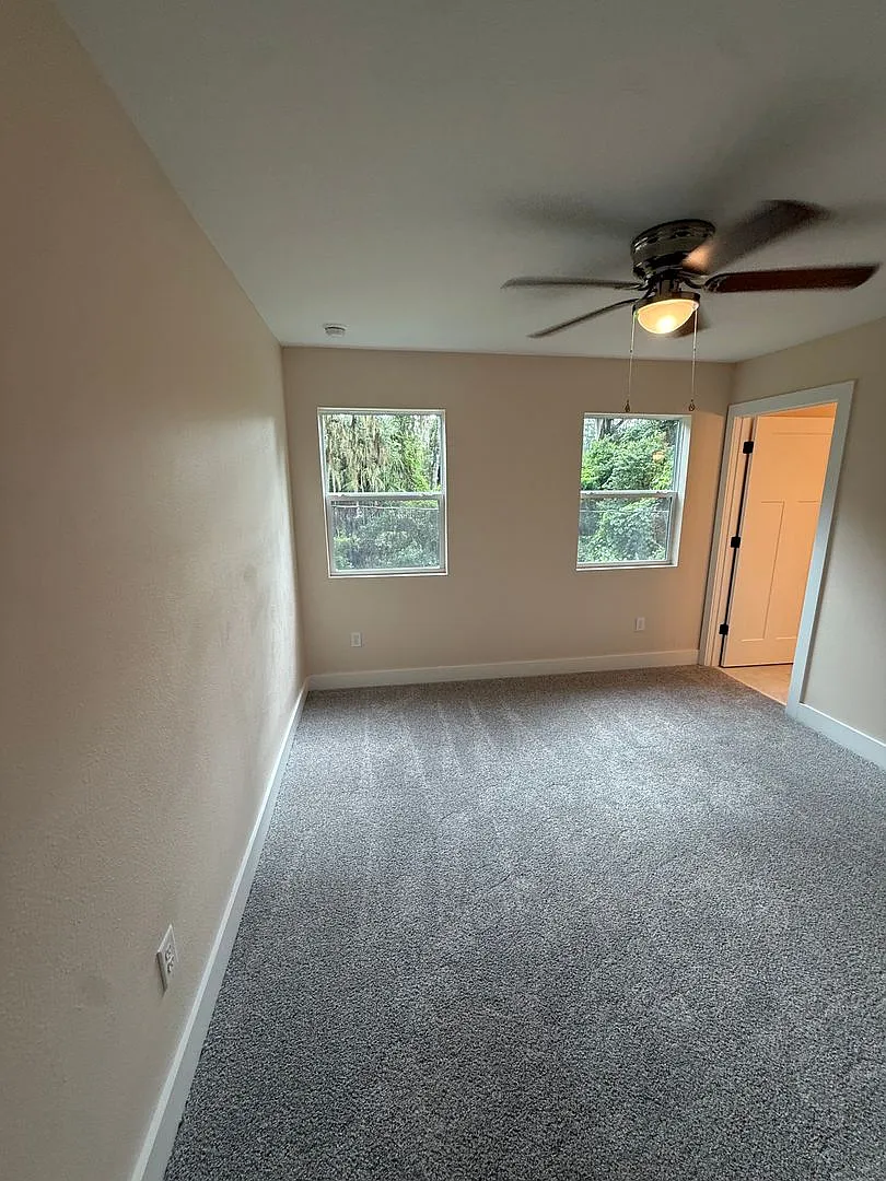 Private 1 Bed / 1 Bath in Modern 4/4 $700/Month — Photo 2