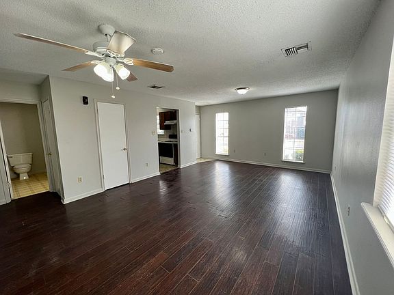 3rd image of 309 Vieux Orleans Cir #A