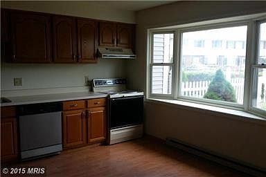 3rd image of 14894 Robinhood Cir