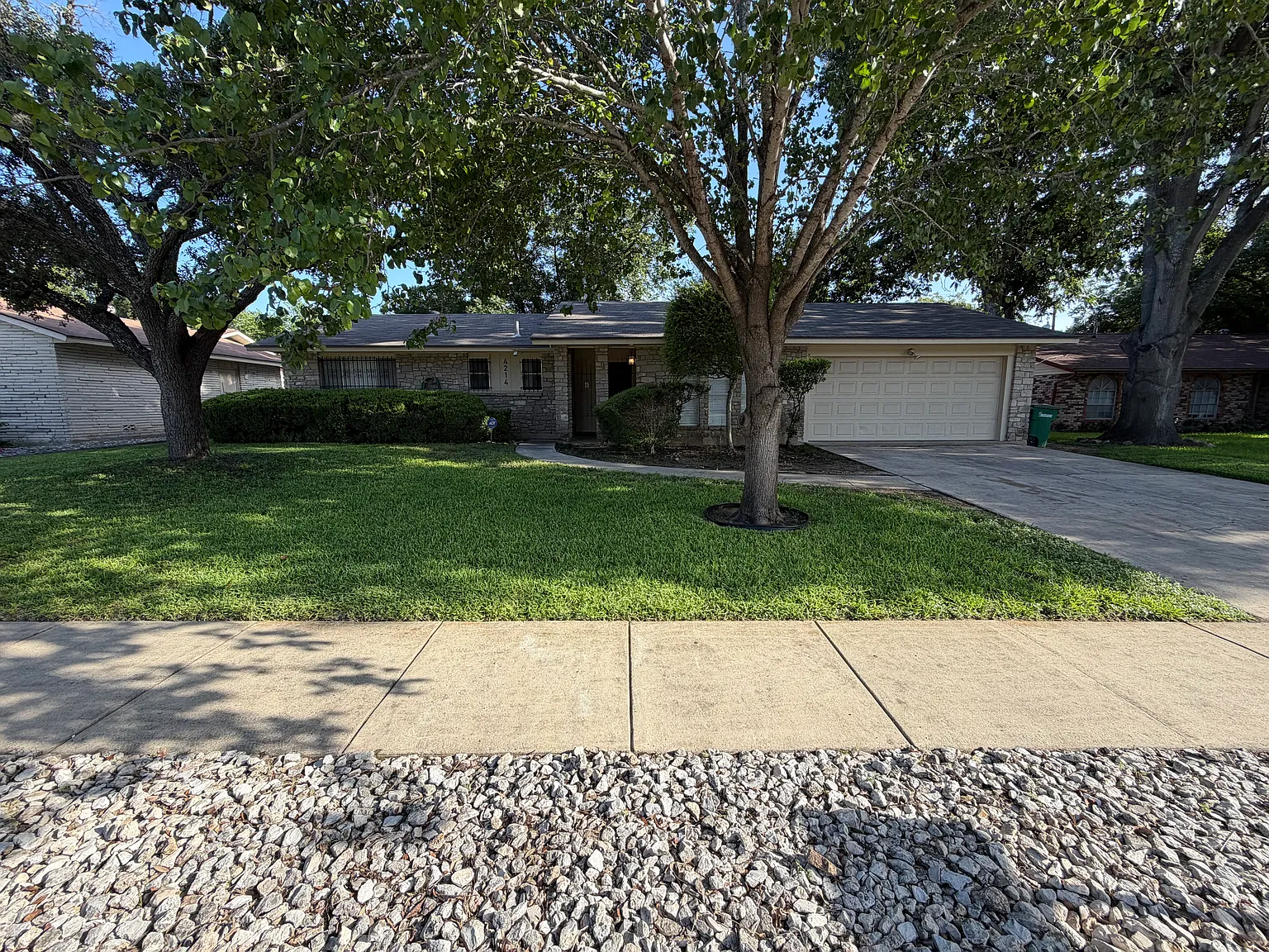 3 bed, 1598 sqft, $2,000 — Photo 1