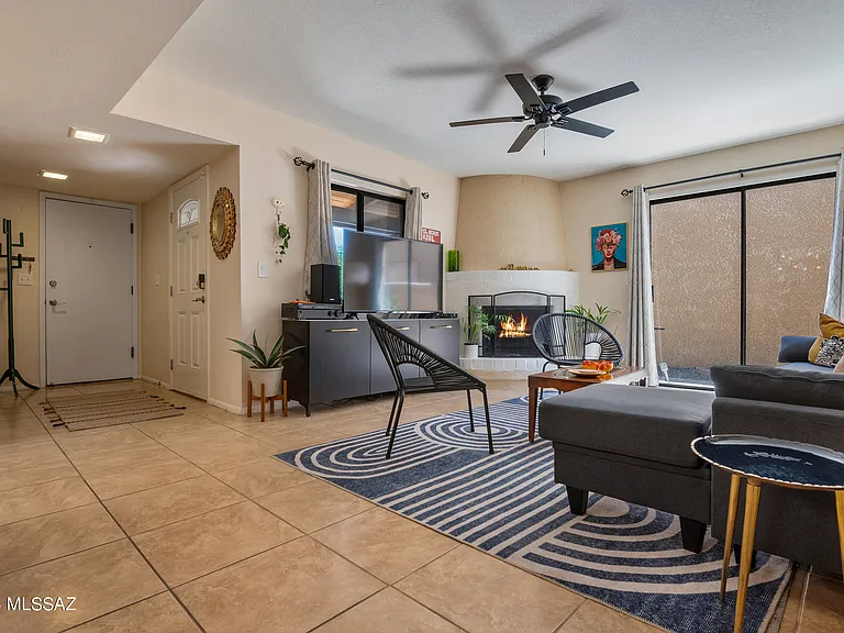 1341 E Ellis Dr — Photo 6